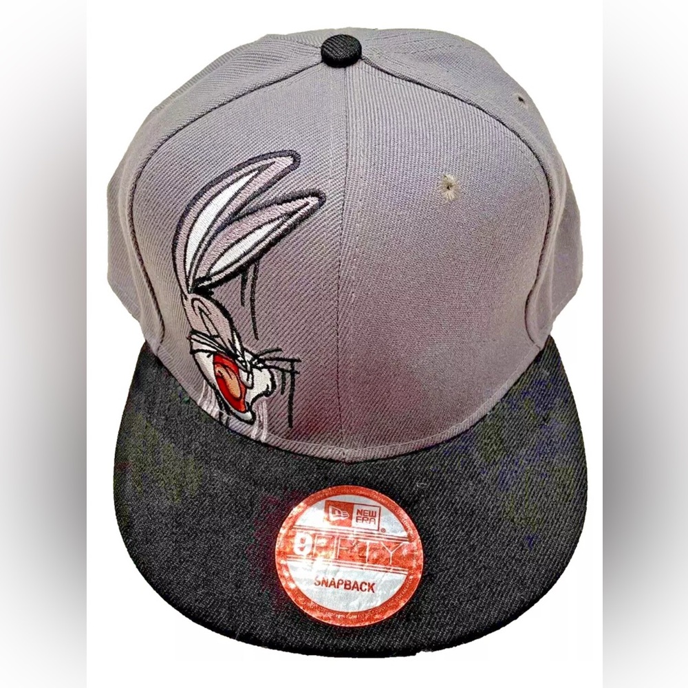 BUGS BUNNY Looney Tunes Hat Cap Snapback NewEra 9FIFTY Adjustable Gray Black NEW